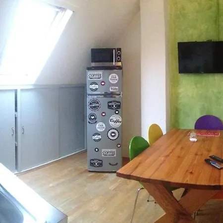 Dormitorium Wohnraum Auf Zeit بيت شباب كارست