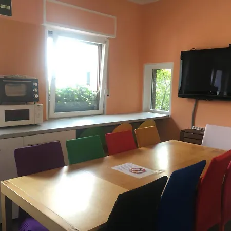 بيت شباب Dormitorium Wohnraum Auf Zeit كارست