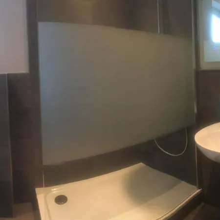 بيت شباب Dormitorium Wohnraum Auf Zeit كارست