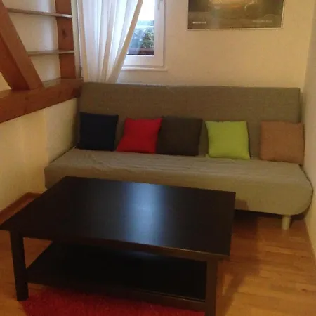 بيت شباب Dormitorium Wohnraum Auf Zeit كارست